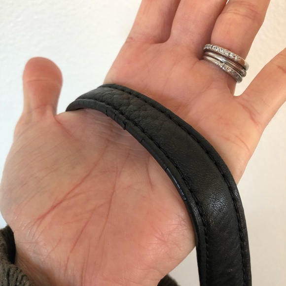 Margot black leather and suede shoulder bag with tassel and gold hardware - Picture 6 of 14